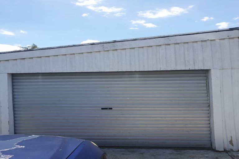 Photo of property in 26 Edwards Avenue, Henderson, Auckland, 0610