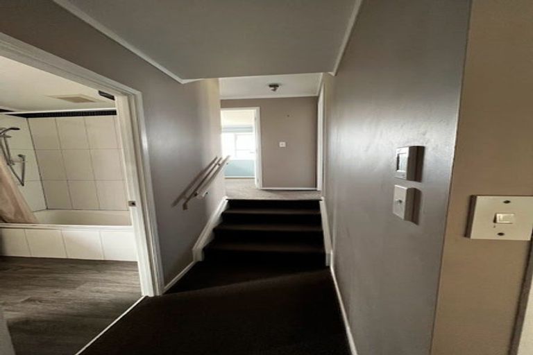 Photo of property in 1/41 Elizabeth Drive, West Harbour, Auckland, 0618