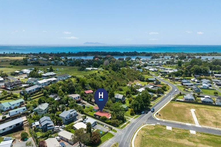 Photo of property in 124 Athenree Road, Athenree, Katikati, 3177