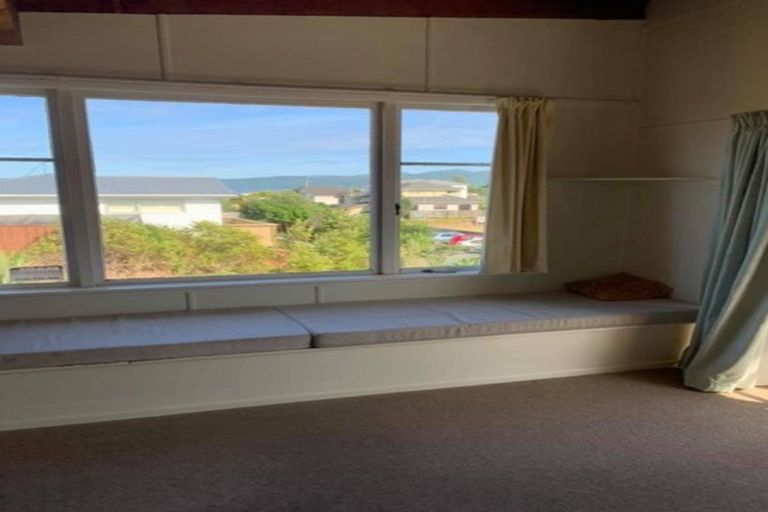 Photo of property in 18 Toru Road, Paraparaumu Beach, Paraparaumu, 5032