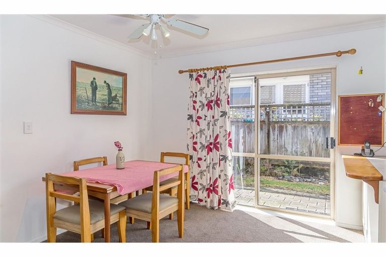 Photo of property in 2/919 Whangaparaoa Road, Manly, Whangaparaoa, 0930