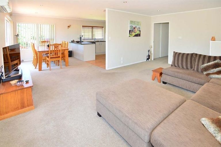 Photo of property in 97 Unsworth Drive, Unsworth Heights, Auckland, 0632