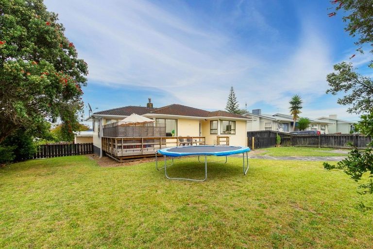 Photo of property in 2 Winsford Street, Manurewa, Auckland, 2102