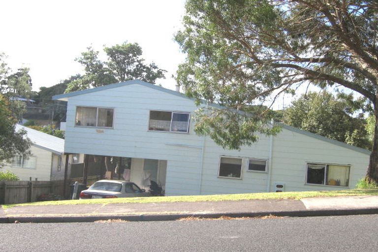 Photo of property in 2/3 Camrose Place, Glenfield, Auckland, 0629