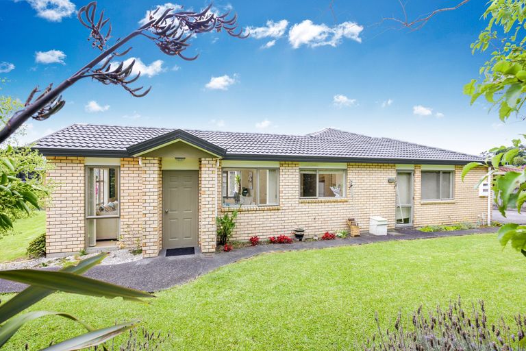 Photo of property in 1a Charlenne Close, Ranui, Auckland, 0612