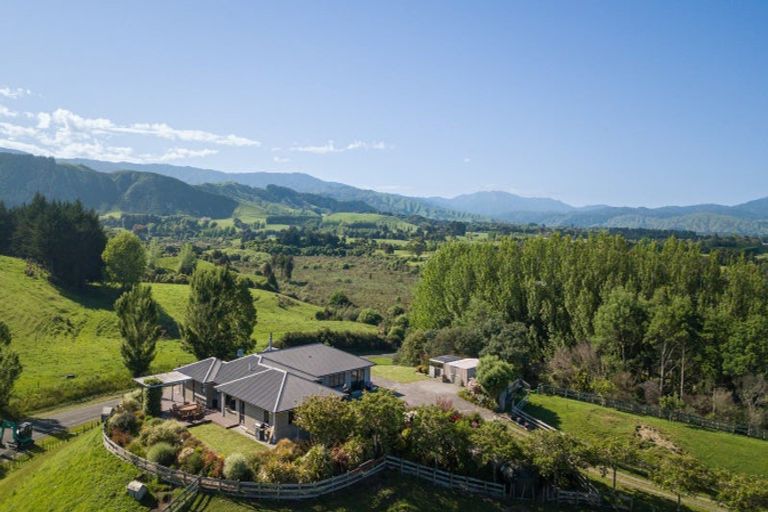 Photo of property in 205 Taylors Road, Otaki, 5583