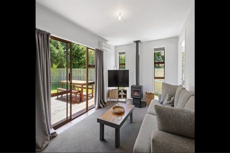 Photo of property in 16 Torlesse Crescent, Darfield, 7510