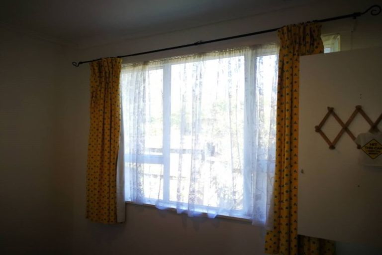 Photo of property in 10 Barron Drive, Green Bay, Auckland, 0604