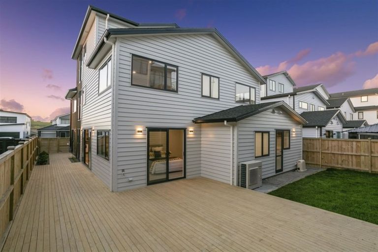 Photo of property in 8 Turutu Place, Long Bay, Auckland, 0630