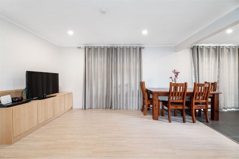 Photo of property in 308 Great North Road, Henderson, Auckland, 0612