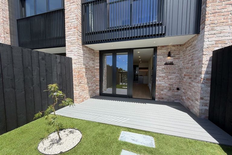 Photo of property in 4/139 Tirimoana Road, Te Atatu South, Auckland, 0602