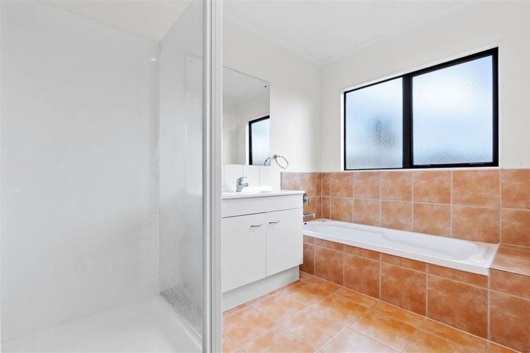 Photo of property in 27 Mt Lebanon Crescent, The Gardens, Auckland, 2105