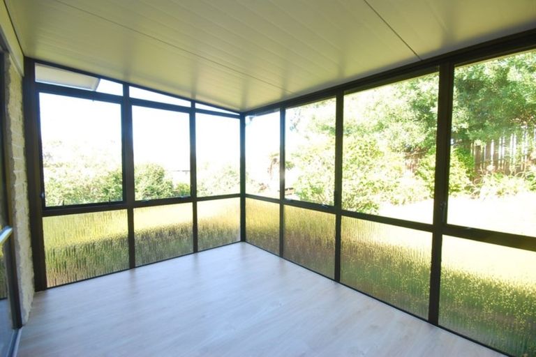 Photo of property in 1/52 Knightsbridge Drive, Forrest Hill, Auckland, 0620