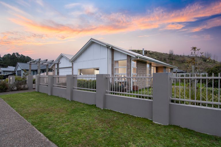 Photo of property in 278 Lakes Boulevard, Pyes Pa, Tauranga, 3112
