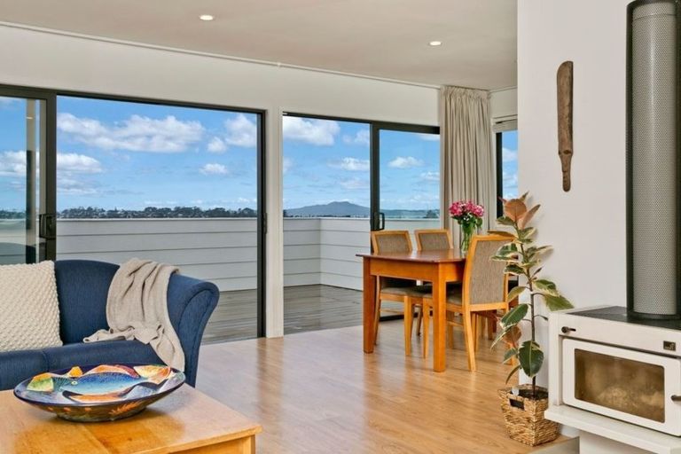 Photo of property in 59a Sunset Road, Totara Vale, Auckland, 0632