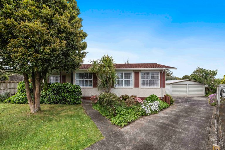 Photo of property in 22 Cheam Place, Pakuranga Heights, Auckland, 2010