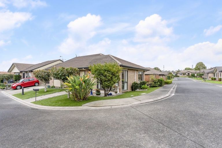 Photo of property in 58 Royalle Mews, Botany Downs, Auckland, 2010