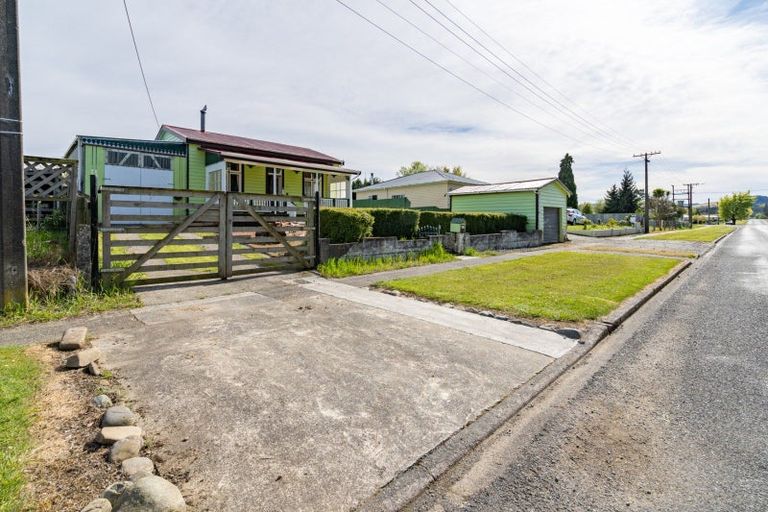 Photo of property in 64 Hastings Street, Ohai, 9635