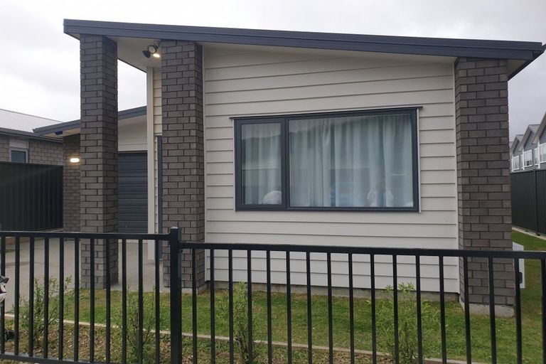 Photo of property in 27 Kaki Drive, Kenepuru, Porirua, 5022