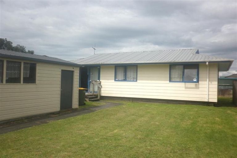 Photo of property in 1a Kent Road, Manurewa, Auckland, 2102