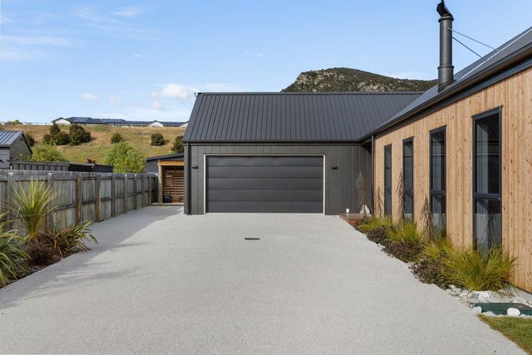 Photo of property in 3 Pepperwood Green, Albert Town, Wanaka, 9305