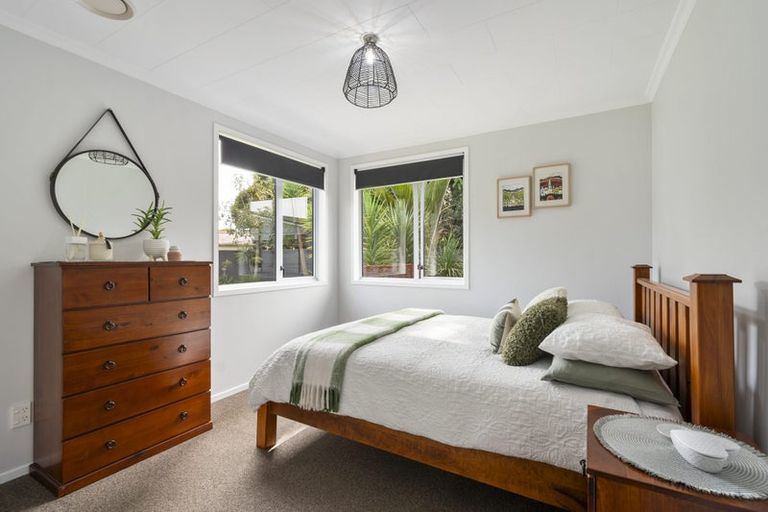 Photo of property in 10 Wikiriwhi Crescent, Awapuni, Palmerston North, 4412