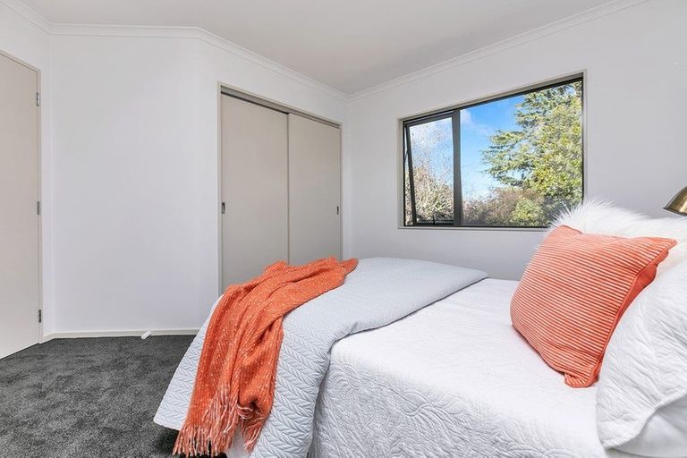 Photo of property in 40a Roberts Road, Glenfield, Auckland, 0629