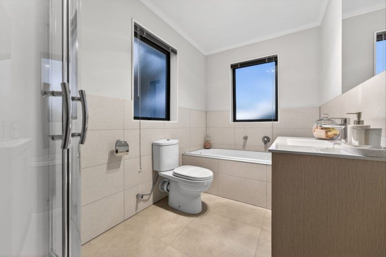 Photo of property in 10 Yatterina Avenue, Takanini, 2112