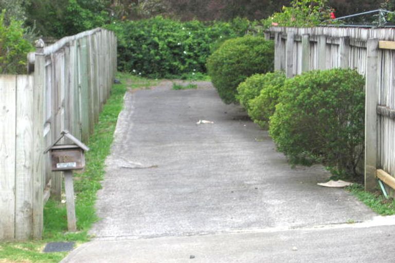 Photo of property in 1/10 Madigan Place, Glendene, Auckland, 0602