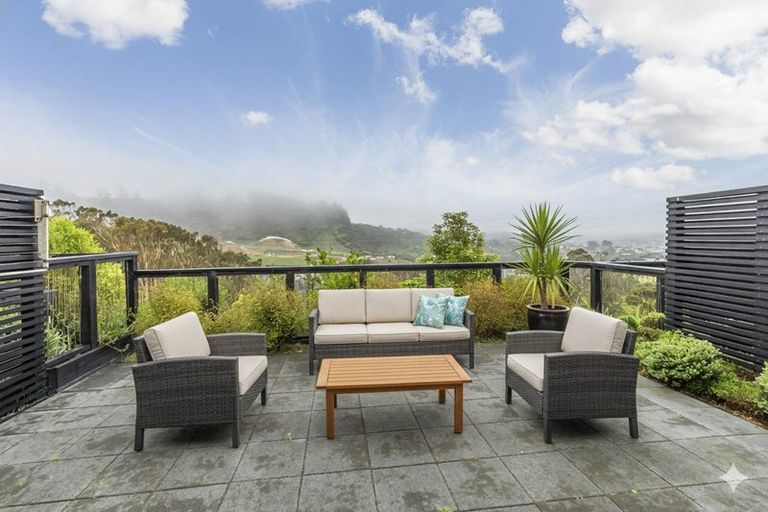 Photo of property in 28 Holystone Road, Whitby, Porirua, 5024