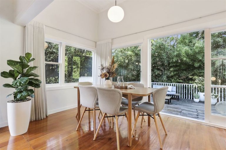 Photo of property in 17b Rodney Road, Northcote Point, Auckland, 0627