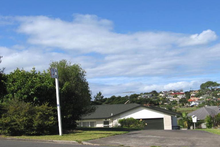 Photo of property in 37 Unsworth Drive, Unsworth Heights, Auckland, 0632