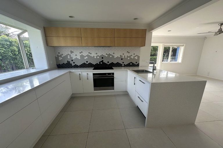 Photo of property in 24 Tyrian Close, Half Moon Bay, Auckland, 2012