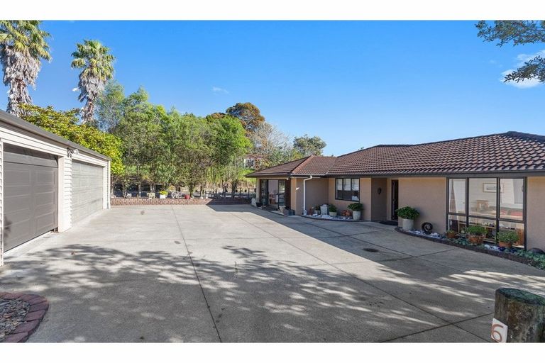 Photo of property in 6 Raukawa Grove, Waiuku, 2123