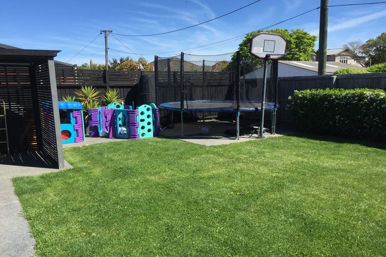 Photo of property in 1/16 Lees Road, Strowan, Christchurch, 8052