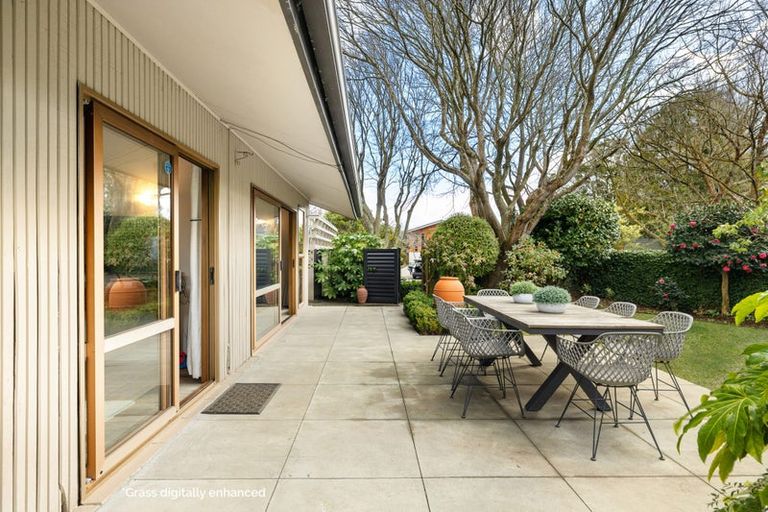 Photo of property in 27 Highland Place, Avonhead, Christchurch, 8042
