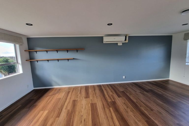 Photo of property in 2/13 Talavera Place, Te Atatu South, Auckland, 0602