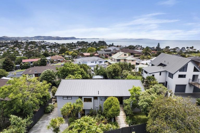 Photo of property in 5 Higham Ferrers Place, Red Beach, 0932