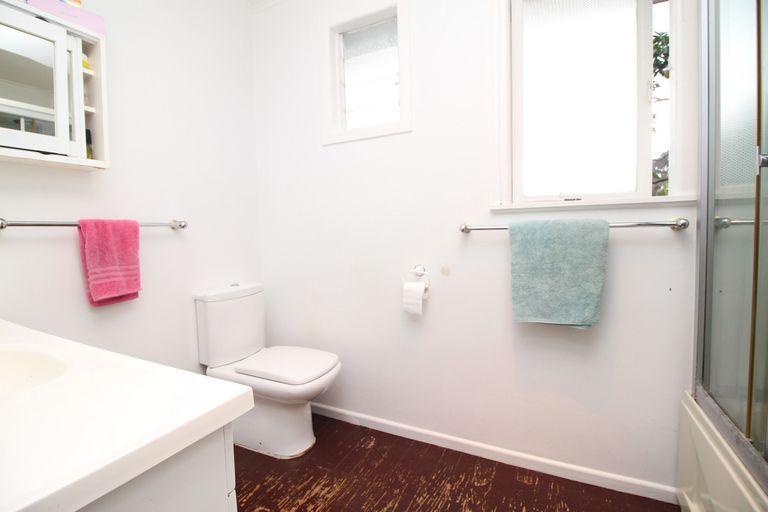 Photo of property in 12 Mountbatten Place, Papakura, 2110