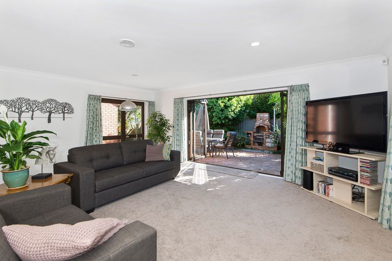 Photo of property in 2/27 Queen Street, Papakura, 2110