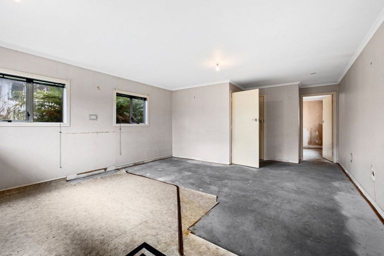 Photo of property in 18 Leon Place, Waitara, 4320