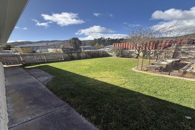 Photo of property in 340 Wellington Road, Wainuiomata, Lower Hutt, 5014