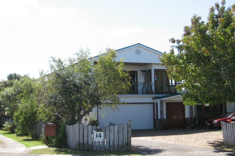 Photo of property in 1/14 Castor Bay Road, Castor Bay, Auckland, 0620