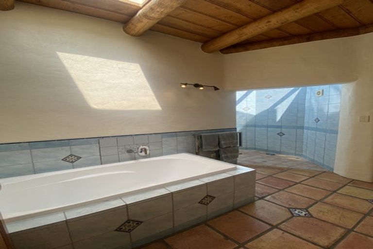 Photo of property in 9 Laingrange Place, Laingholm, Auckland, 0604