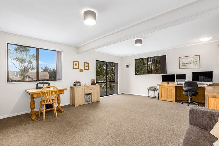 Photo of property in 7 Furneaux Grove, Whitby, Porirua, 5024