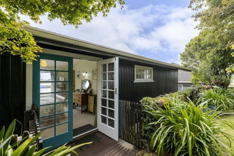 Photo of property in 189 Tukapa Street, Westown, New Plymouth, 4310