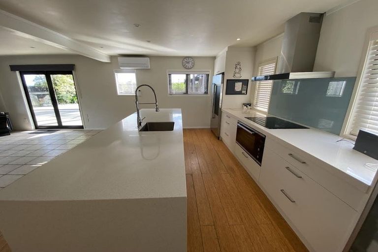 Photo of property in 66 Tauhinu Road, Greenhithe, Auckland, 0632