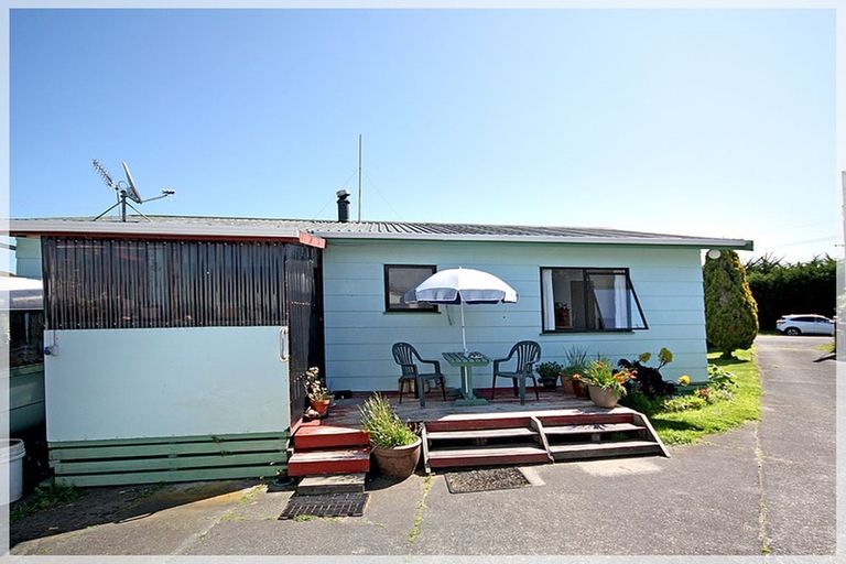 Photo of property in 9 Punga Street, Tangimoana, 4822