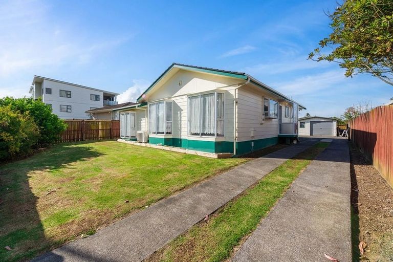 Photo of property in 436 Roscommon Road, Clendon Park, Auckland, 2103