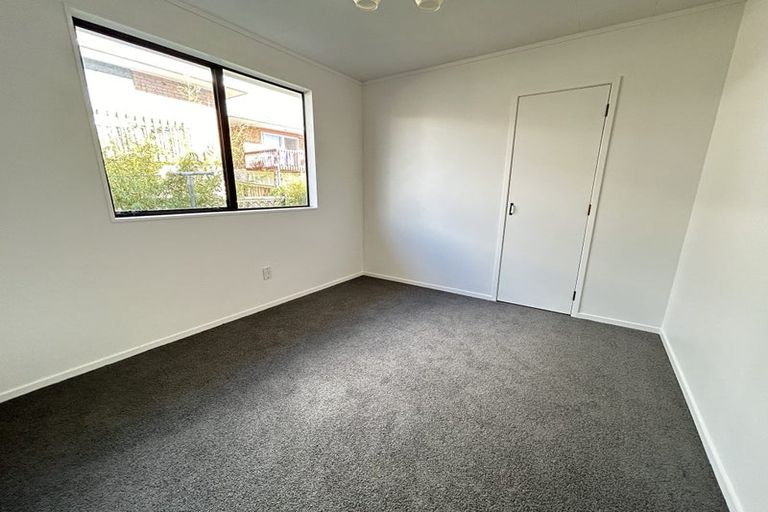 Photo of property in 2 Chablis Place, Henderson, Auckland, 0612